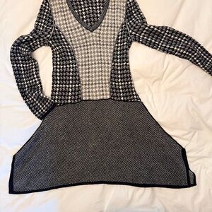 BCBGMaxAzria Black / White / Gray Houndstooth Knit Sweater Dress, V-Neck, size M